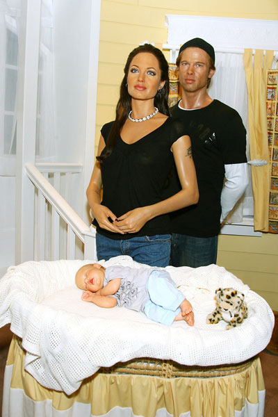 Jolie, Pitt, Shiloh in wax