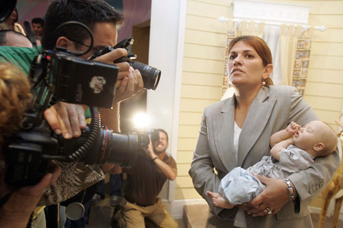 Jolie, Pitt, Shiloh in wax