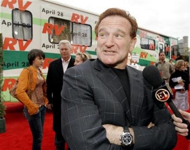 Robin Williams enters alcohol treatment