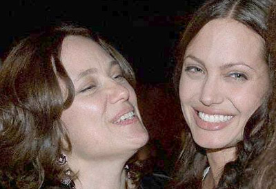 Angelina Jolie close to her mother
