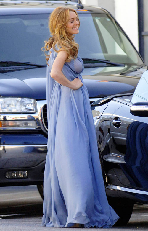 Lindsay Lohan flaunts her new curvaceous figure