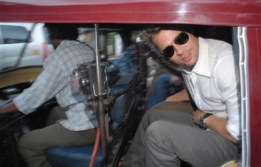 Pitt, Jolie take rickshaw ride