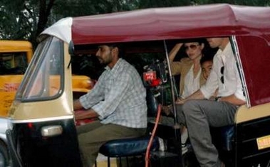 Pitt, Jolie take rickshaw ride