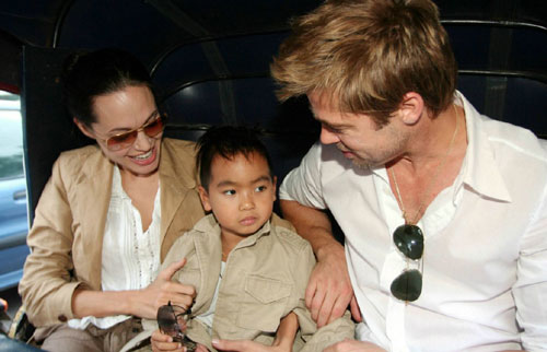 Pitt, Jolie take rickshaw ride