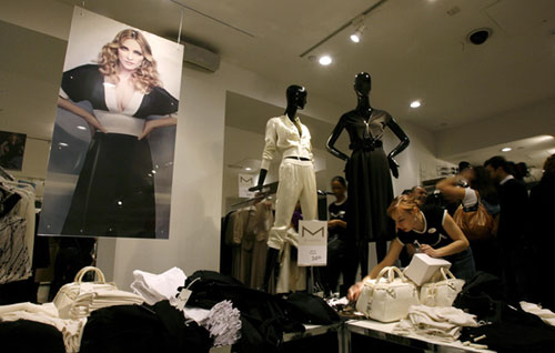 Madonna's H&M apparel line gets mild welcome in N.Y.