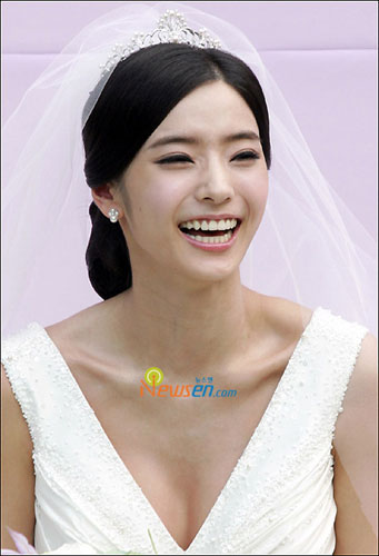 Actress Han Chae-Young got married