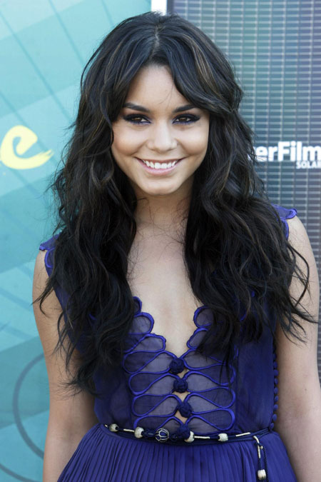 Vanessa Hudgens arrives at the Teen Choice 2009 Awards