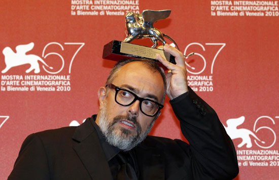 Alex de la Iglesia receives the Silver Lion as Best Director