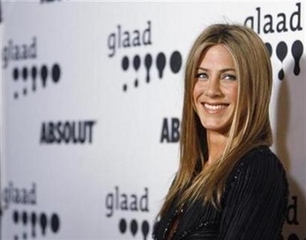 Jennifer Aniston has date for 