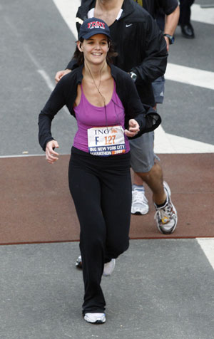Katie Holmes finishes New York City Marathon