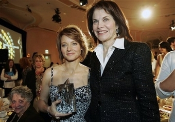 Jodie Foster given leadership award