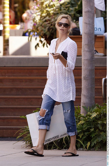 Street style:Charlize Theron seen shopping in Malibu