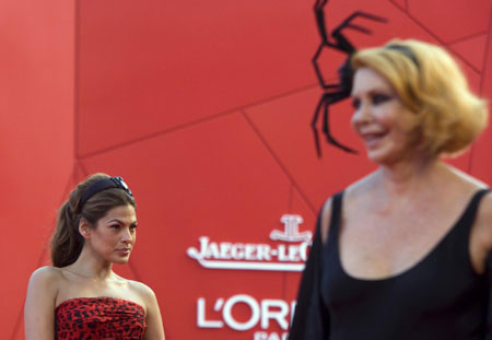 Eva Mendes arrives for screening of 'Baaria' which opens the 66th Venice Film Festival