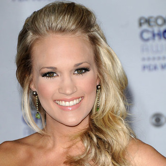 Carrie Underwood wants small wedding