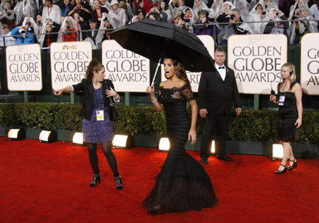 Penelope Cruz arrives at the 67th annual Golden Globe Awards