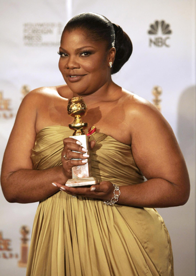 Mo'Nique poses with her award at the 67th annual Golden Globe