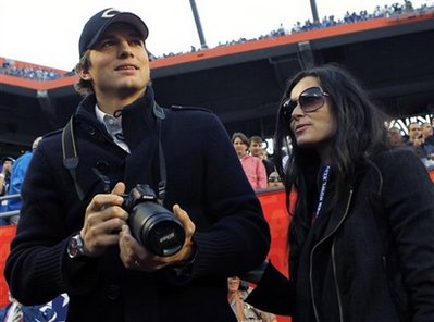 Demi Moore,Kutcher and other celebs at NFL's Super Bowl XLIV football game 