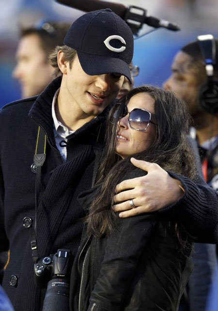 Demi Moore,Kutcher and other celebs at NFL's Super Bowl XLIV football game 