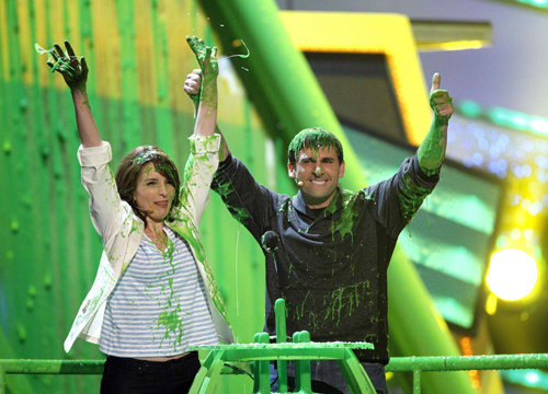 Lautner, Miley Cyrus win Kids' Choice Awards