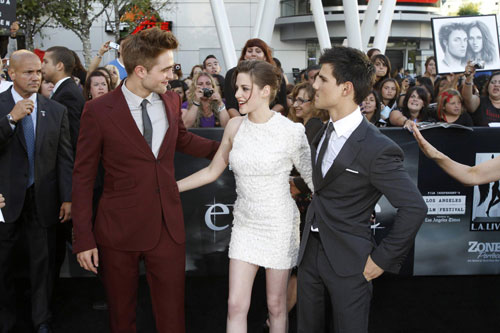 Cast members at premiere of 