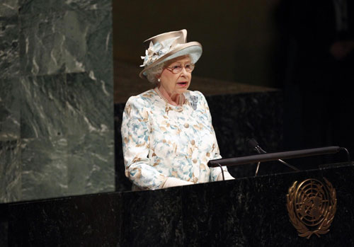 Queen Elizabeth II calls for world peace at UN