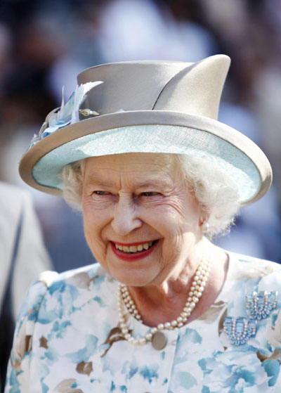 Queen Elizabeth II calls for world peace at UN