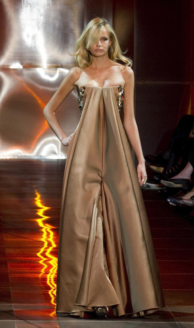 Giorgio Armani Prive Fall/Winter 2010-2011 Haute Couture fashion show
