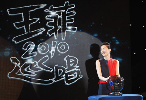 Faye Wong attends a news conference prior to her comeback concerts