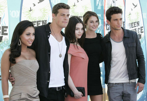 Celebs arrive at Teen Choice 2010 Awards in Los Angeles