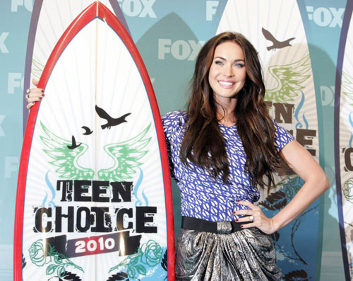 Celebs arrive at Teen Choice 2010 Awards in Los Angeles