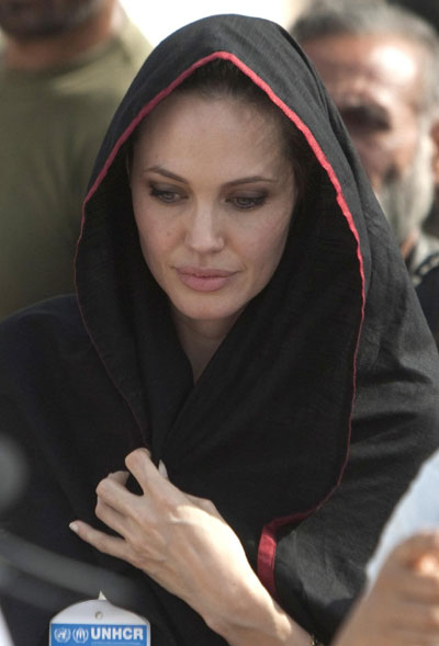 Angelina Jolie meets flood victims in Pakistan