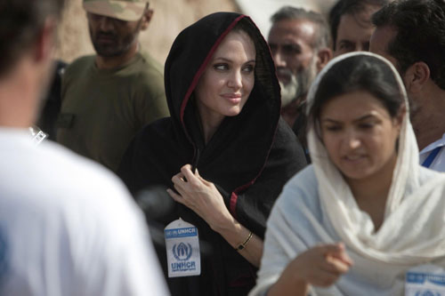 Angelina Jolie meets flood victims in Pakistan