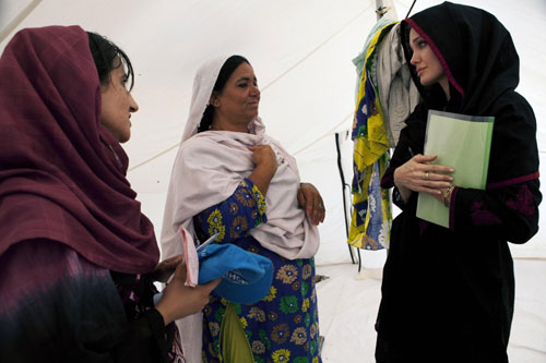 Angelina Jolie meets flood victims in Pakistan