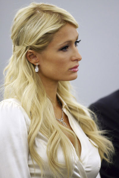 Paris Hilton admits cocaine possession