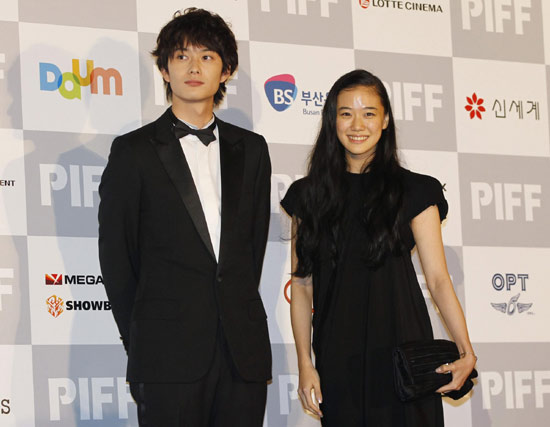 Stars studded at opening ceremony of 15th Pusan International Film Festival in Busan