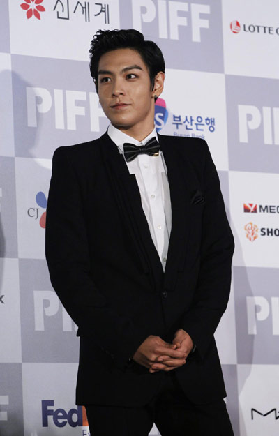 Stars studded at opening ceremony of 15th Pusan International Film Festival in Busan