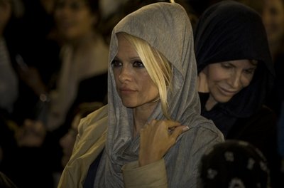 Pamela Anderson in Israel to promote fur ban