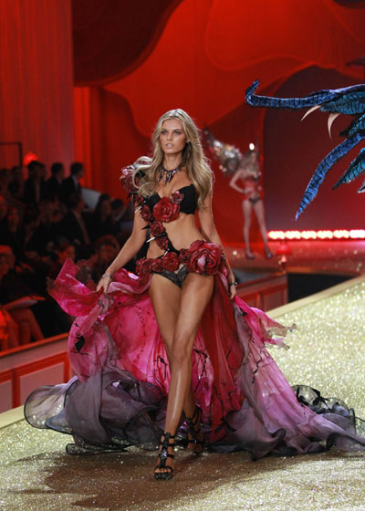 Models and celebs attend 2010 Victoria's Secret Fashion Show in NY