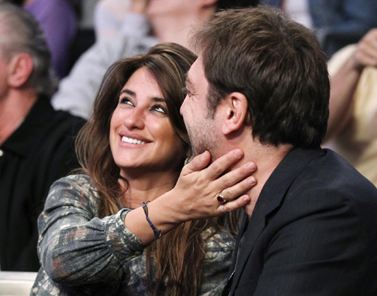 Penelope Cruz and Javier Bardem attend the NBA basketball game