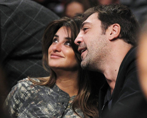 Penelope Cruz and Javier Bardem attend the NBA basketball game