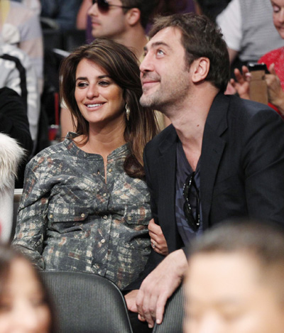 Penelope Cruz and Javier Bardem attend the NBA basketball game