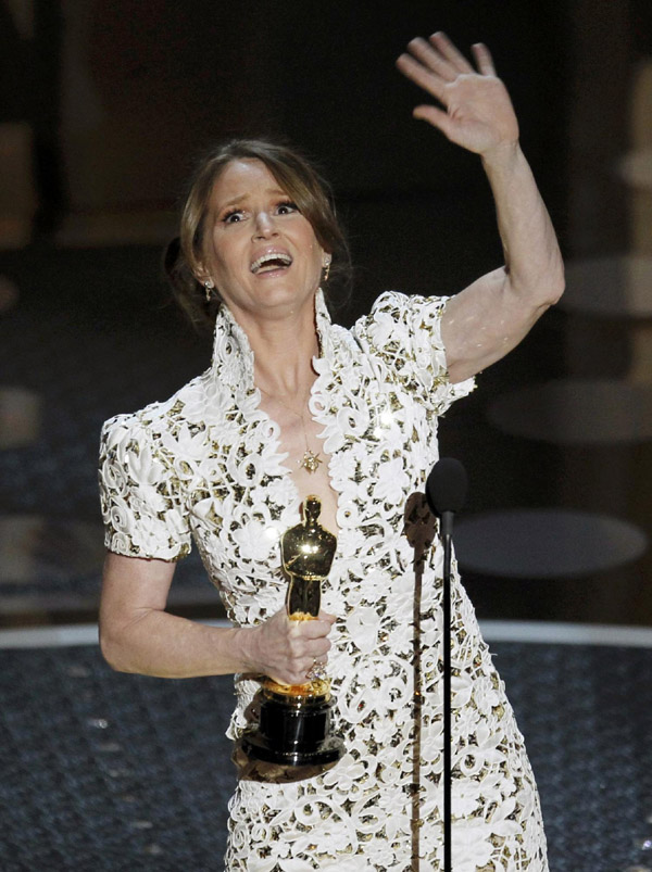 Melissa Leo accepts the Oscar for best supporting actress for her role in 