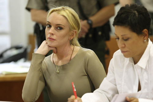 Judge delays jail sentence in Lohan theft case