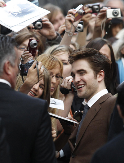 Robert Pattinson attends premiere of movie 