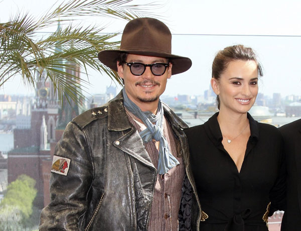 Depp and Cruz at premiere of 'Pirates of the Caribbean: On Stranger Tides' in Moscow