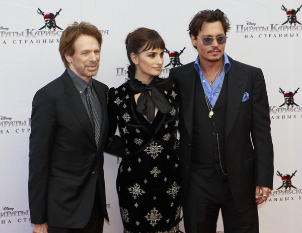 Depp and Cruz at premiere of 'Pirates of the Caribbean: On Stranger Tides' in Moscow