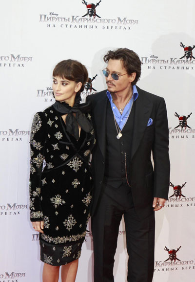 Depp and Cruz at premiere of 'Pirates of the Caribbean: On Stranger Tides' in Moscow