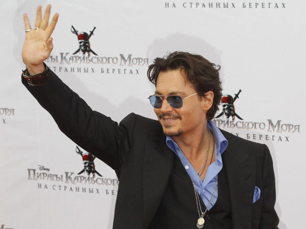 Depp and Cruz at premiere of 'Pirates of the Caribbean: On Stranger Tides' in Moscow