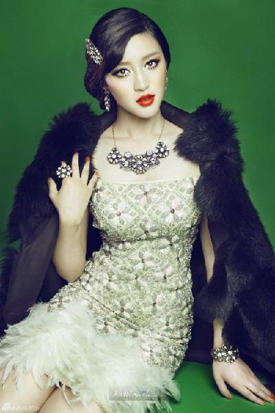 Gan Tingting dazzles with jewels