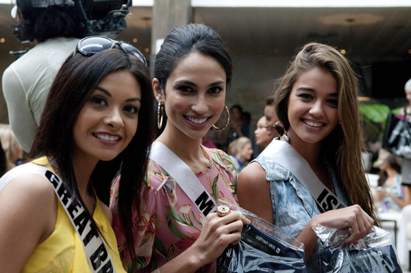 Miss Universe contestants in Guaruja